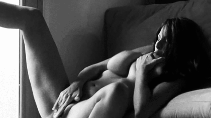 Pussy fingering solo girl